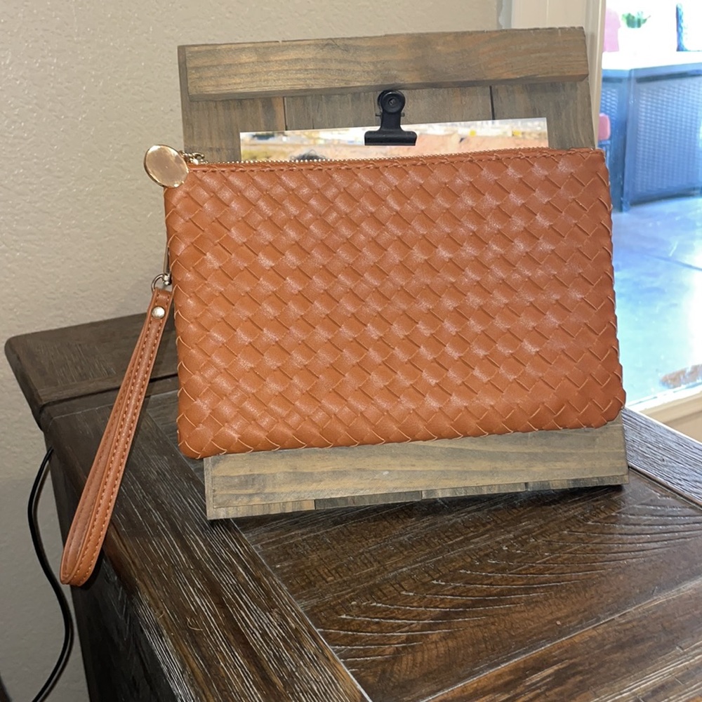 Urban Expressions Wristlet!